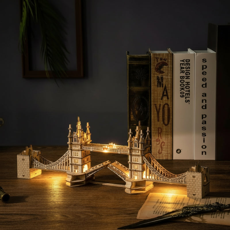 Tower Bridge – Detailed Wooden Architectural Model